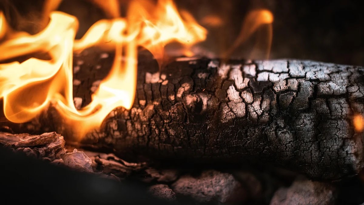 발등에 불 떨어지다 의미와 비슷한 표현 비교