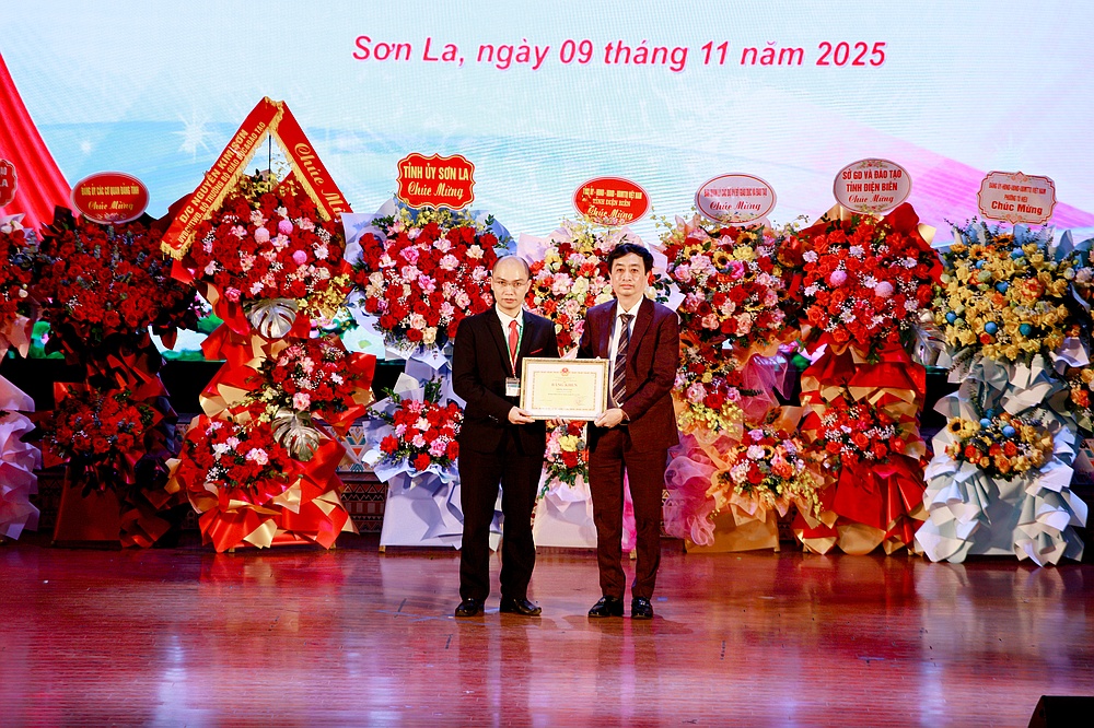 Hân hoan trong ngày hội Kỷ niệm 65 năm Ngày thành lập Trường Đại học Tây Bắc (1960 - 2025) và 43 năm Ngày Nhà giáo Việt Nam (1982 - 2025)