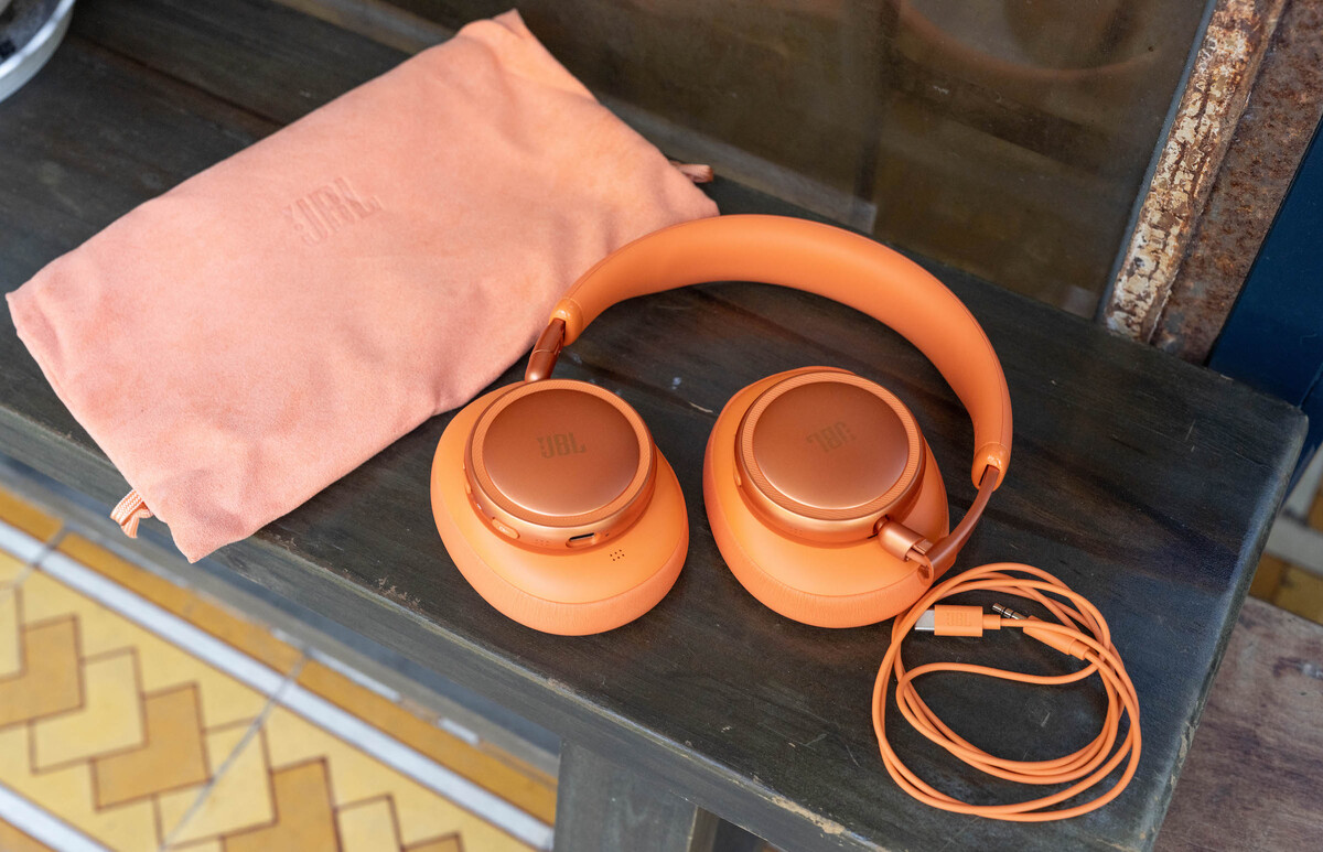 Tai Nghe Chống Ồn JBL Live 780NC Mới Ra Mắt