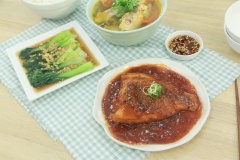 Canh cá diêu hồng cải chua ăn nóng với cơm trắng rất là ngon. Các bạn mới tập tành vào bếp thì đừng quên công thức siêu đơn giản này nhé, đảm bảo thành công ngay từ luôn đó. Thành phẩm cá vừa chín tới ngon ngọt, canh có vị cân bằng giữa mặn, ngọt và chua; thêm chén nước mắm thiệt nhiều ớt nữa là hoàn hảo nhỉ.