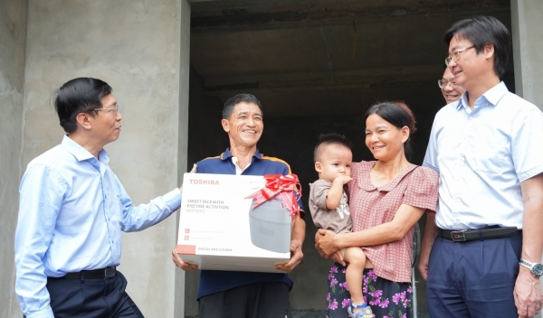 Petrovietnam chia sẻ yêu thương với các hộ dân có hoàn cảnh đặc biệt tại Tuyên Quang