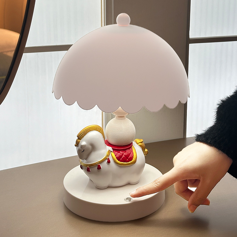 Horse figure table lamp with dimming function