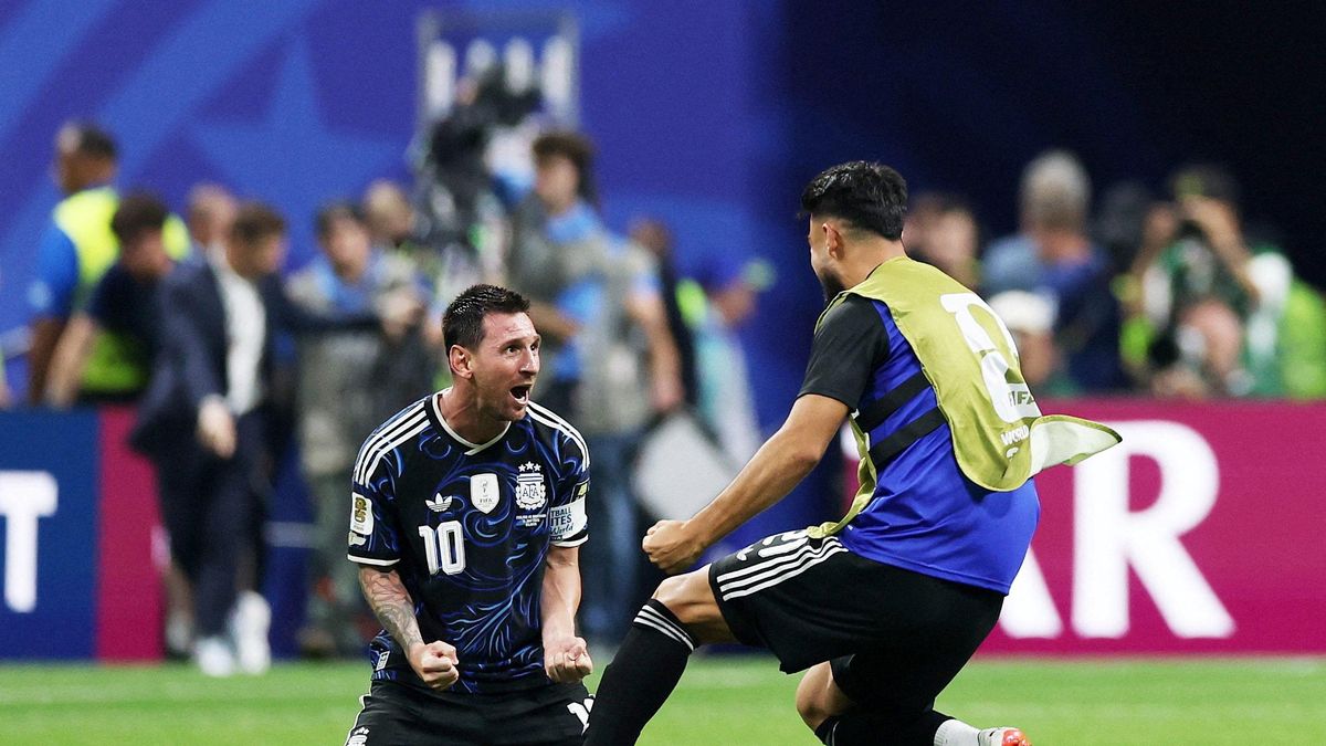 Khoảnh khắc gây sốt của Messi sau chiến thắng trước Anh - Tạp chí Tri thức