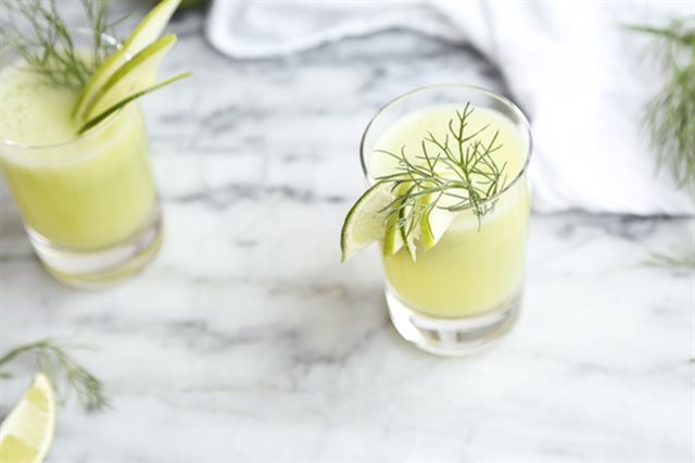Nước Ép Táo Củ Thì Là