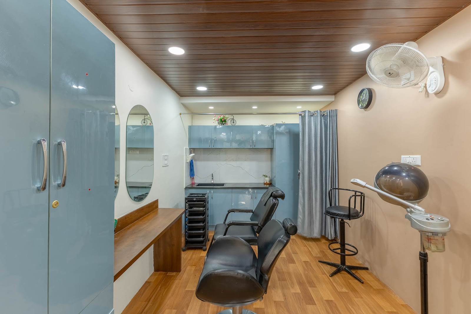 Ladies Saloon