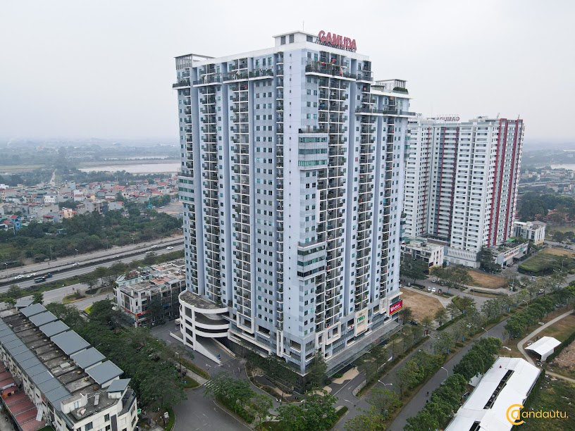 <p>The Two Residence gồm có tổng số 550 căn hộ với thiết kế đa dạng từ 37m2 - 126m2 được chia thành các loại căn hộ từ 1 - 3 phòng ngủ. Mật độ căn hộ từ 16 - 22 căn/sàn với 6 thang máy Mitsubishi tốc độ cao và 1 thang hàng.</p>
<ul>
<li>Căn hộ 1 phòng ngủ: diện tích 37m2 - 43m2.</li>
<li>Căn hộ 2 phòng ngủ: diện tích 77m2 - 85m2.</li>
<li>Căn hộ 3 phòng ngủ: diện tích 87m2 - 126m2.</li>
</ul>
<p>Các căn hộ của chung cư The Two Residence được thiết kế thông minh với ít nhất 2 mặt thoáng với nhiều cửa sổ và logia giúp đón gió và ánh sáng tự nhiên vào từng ngóc ngách của căn hộ. Cùng với đó là thiết kế căn hộ hiện đại, tối ưu công năng sử dụng đem đến cuộc sống thư giãn và đầy đủ tiện nghi cho gia chủ.</p>