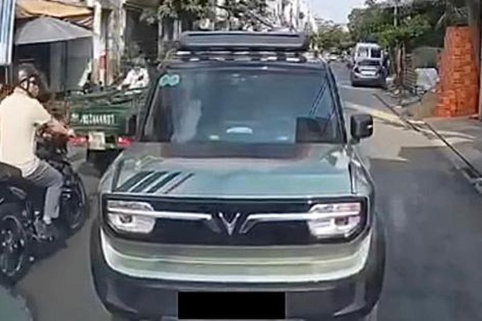 CSGT xử phạt tài xế bỏ ô tô giữa đường sau mâu thuẫn giao thông tại TPHCM - Báo Người Lao Động