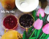 Dừa tươi chặt lấy nước còn cơm dừa cắt sợi.