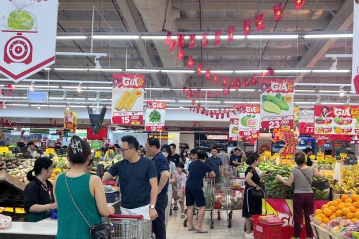 Trung tâm thương mại, siêu thị nhộn nhịp khách dịp nghỉ lễ 30/4-1/5 - Chuyên trang Gia Đình &amp; Xã Hội - Báo Sức khỏe &amp; Đời sống