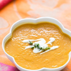 Rót súp ra ngoài bát và thưởng thức cùng sữa chua (hoặc heavy cream, nước cốt dừa tùy thích). Khoai lang có tác dụng nhuận tràng rất tốt, thường xuyên chế biến các món từ khai lang cho bé sẽ tránh được tình trạng táo bón và giúp bé có một hệ tiêu hóa khỏe mạnh.