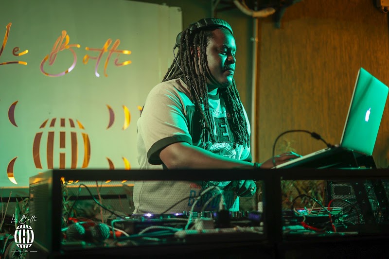 DEEJAY KLVN — Behind The Decks