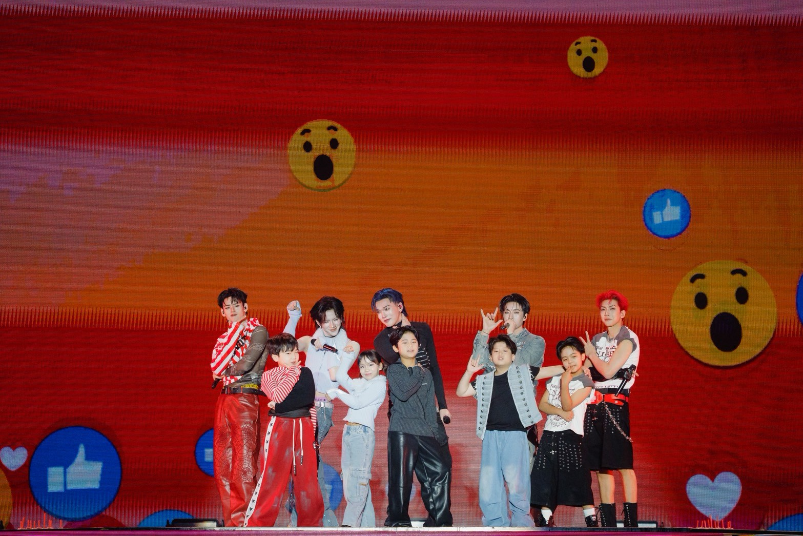 “PERSES UNCENSORED CONCERT” ปลดล็อกทุกตัวตนแบบไม่มีกั๊ก!  5 หนุ่ม PERSES โชว์ศักยภาพรอบด้าน จัดเต็มทุกโชว์สุดพลัง เปิดทุกมุมที่ไม่เคยเห็น ภาพที่ 8