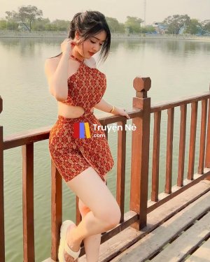 Dưới Bóng Của Người Khác