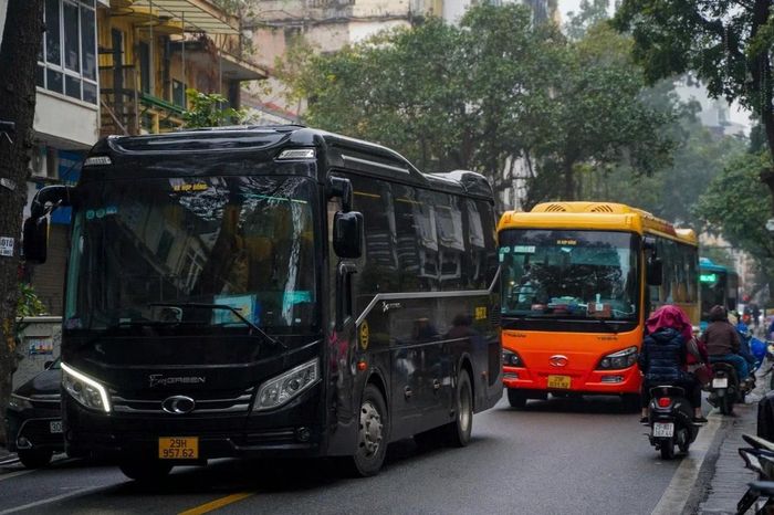Phường Hoàn Kiếm đề xuất mở rộng phạm vi hạn chế xe trên 16 chỗ - Đài Phát thanh và truyền hình Hà Nội