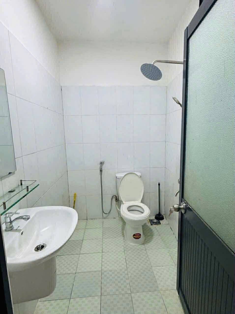 Cho thuê nhà mặt tiền 2 Tầng gần Bến Xe  2