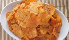 Món snack khoai lang giòn tan, cay nhẹ, thơm hương vị đặc trưng của rong biển. Nhất là không sợ hóa chất bảo quản đâu nhé!