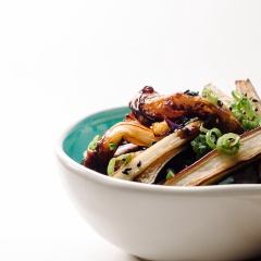 Món này thưởng thức với cơm trắng là ngon hết sẩy luôn. Chỉ tốn thời gian chế biến trong khoảng 10 phút là bạn sẽ hoàn tất được món xào ngon tuyệt cú mèo cho bữa cơm gia đình mình rồi nhé! Hãy tự tin và triển ngay thôi nào!