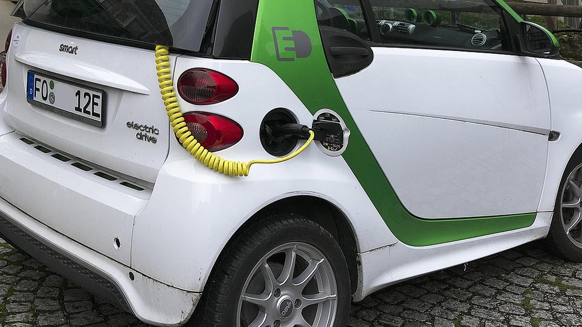 내연기관차와 전기차 정비 비용 비교 및 절감 방법