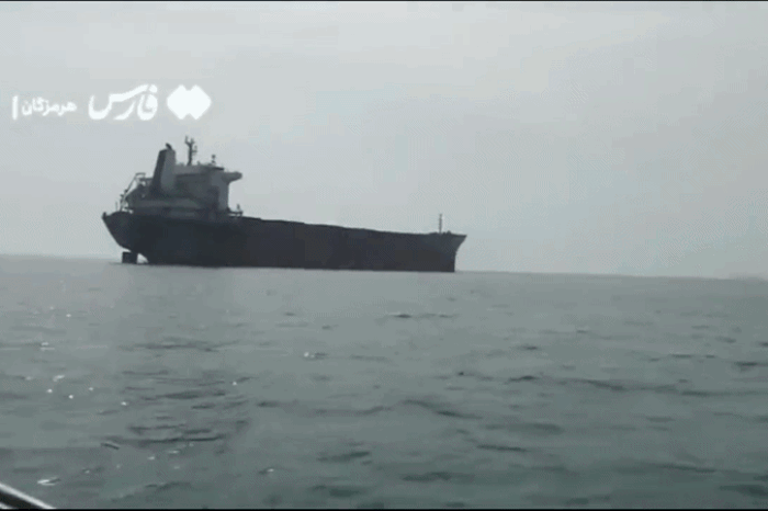 Truyền thông Iran công bố video tàu thuyền đi qua eo biển Hormuz - Báo Tiền Phong