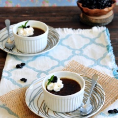 Vị ngọt, đắng và béo cứ như tan ra ở đầu lưỡi í. Đây là món ăn cực kì nên thử đấy các bạn ạ!