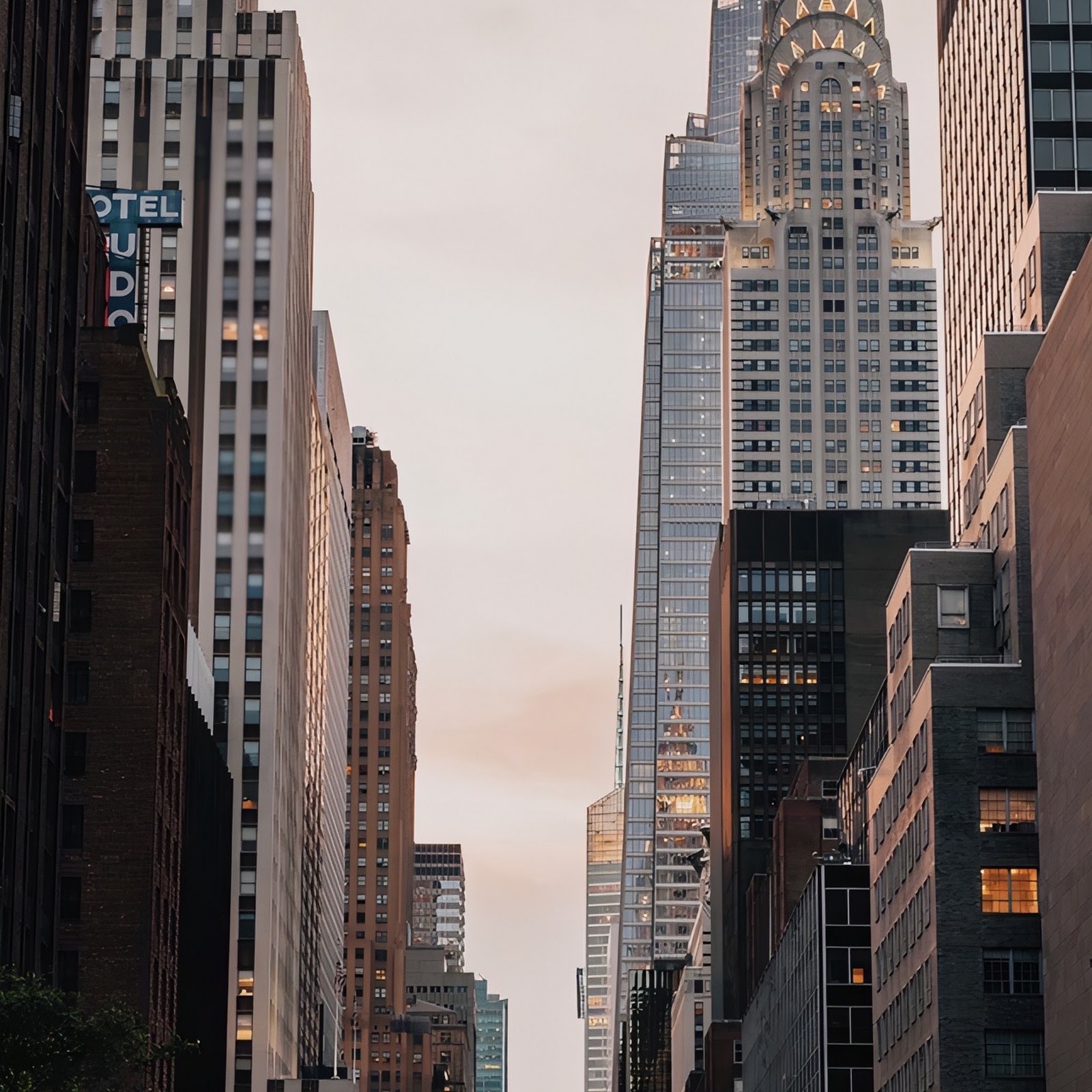 Download Chrysler Building In New York City Full HD iPhone
