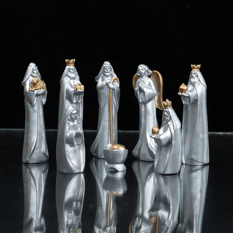 Krippenfiguren-Set aus Kunstharz, 8-teilig
