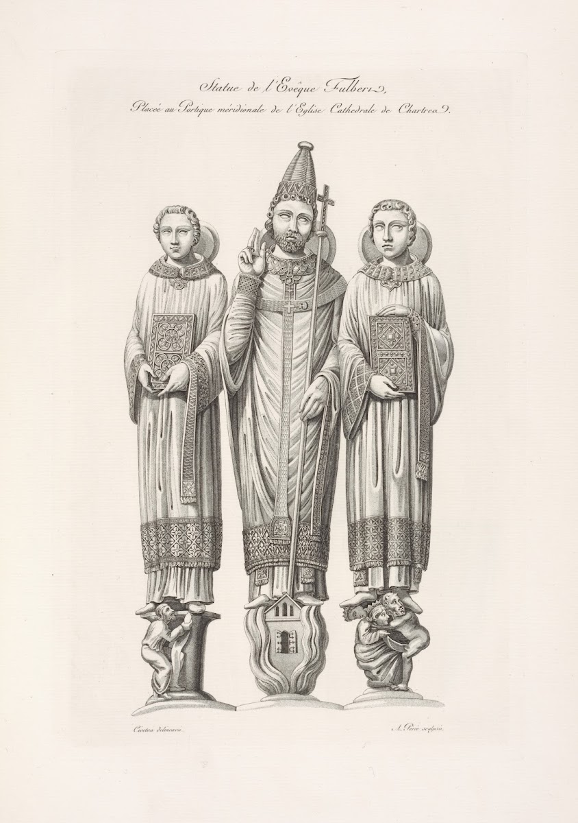 Statue de levêque Fulbert placée au portique méridionale de léglise cathédrale d
