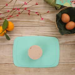 Đầu tiên, lạp xưởng, chả lụa đều cắt hạt lựu nhỏ.