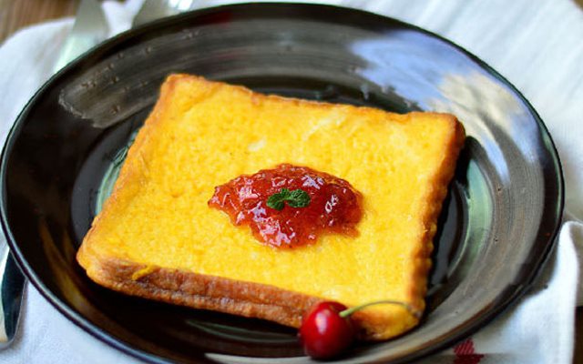 Bánh Mì Tẩm Trứng Chiên