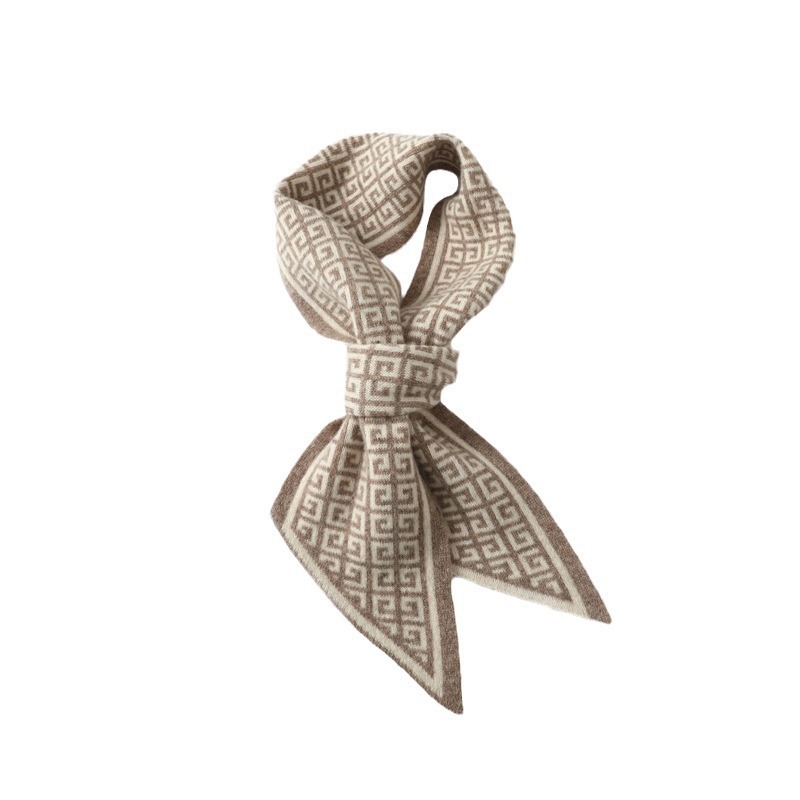 Women's knitted scarf made of 100% merino wool, 14x140 cm