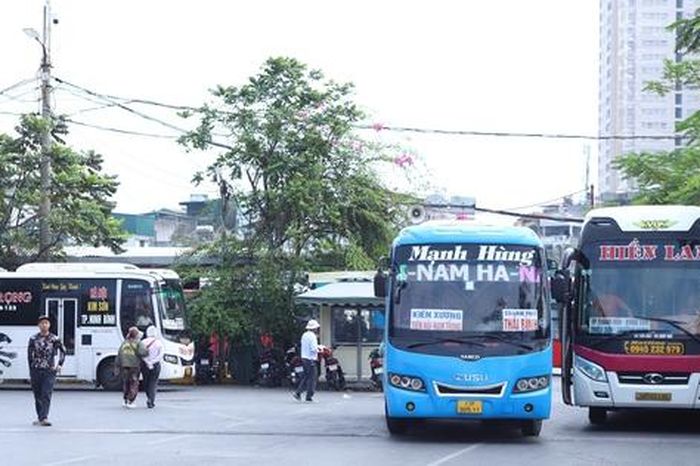 Bến xe Hà Nội tăng 500 xe dịp 30/4, kiểm soát chặt giá vé - Báo Sức Khỏe &amp; Đời Sống