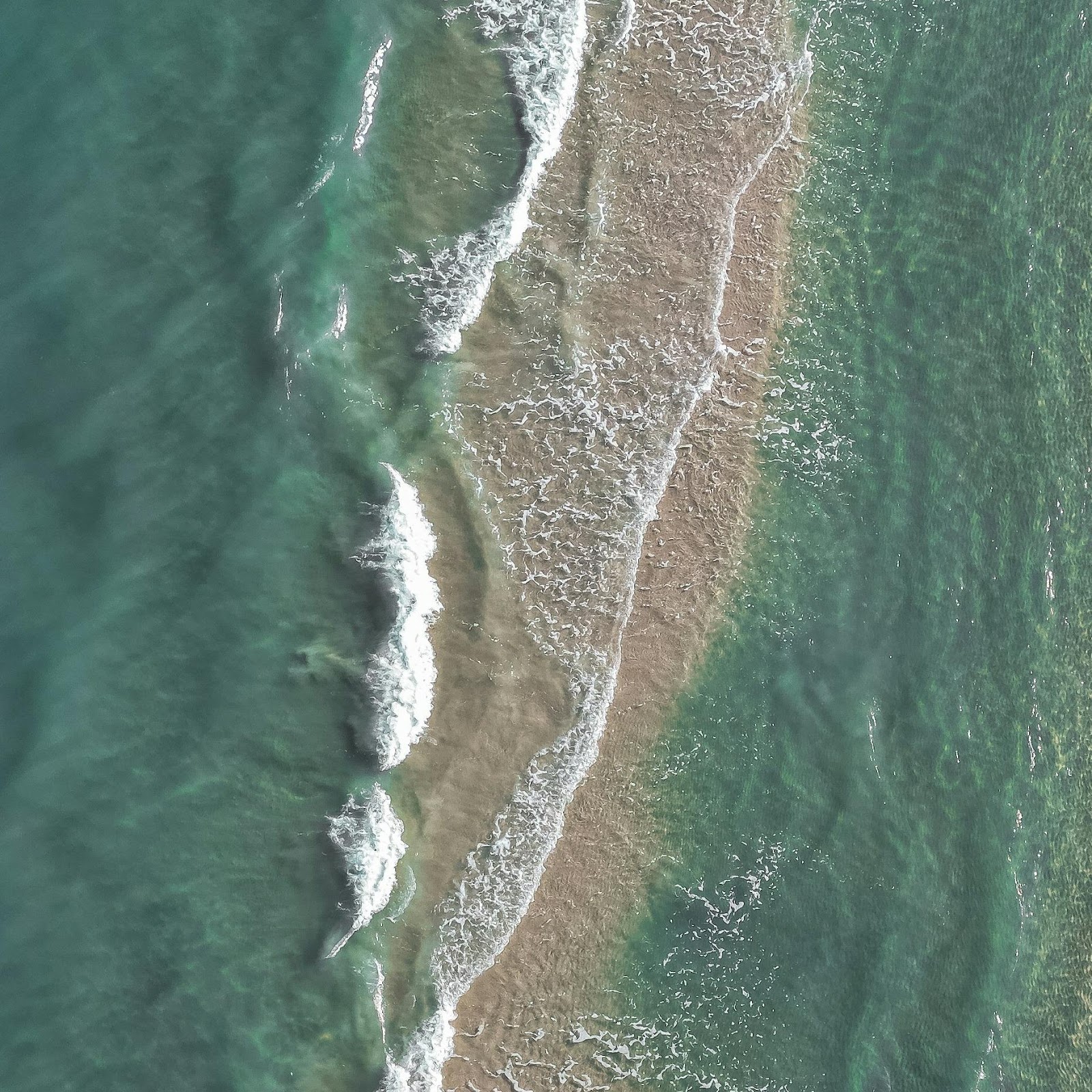 Download Aerial View Of Narrow Sandbar 2K iPhone