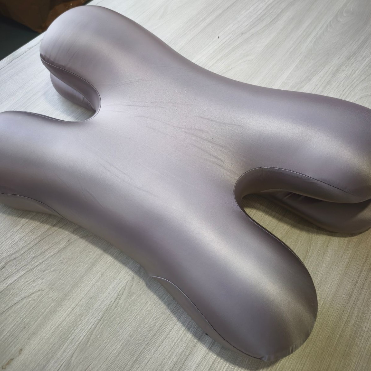 Seitenschläferkissen mit Memory-Foam, Knochenform