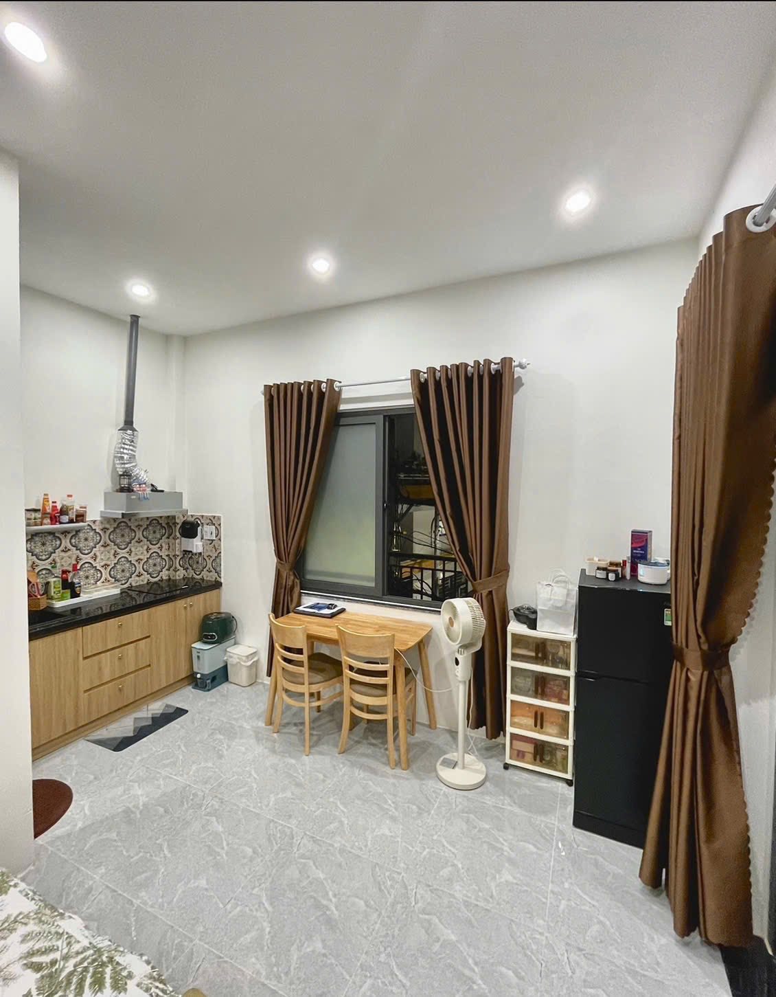 Ngày 5/8 trống studio có ban công 3