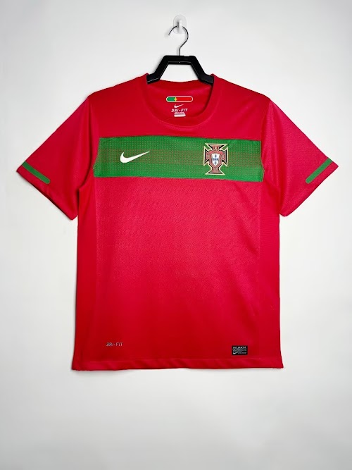 Camiseta local de Portugal 2010 (versión estadio).jpeg