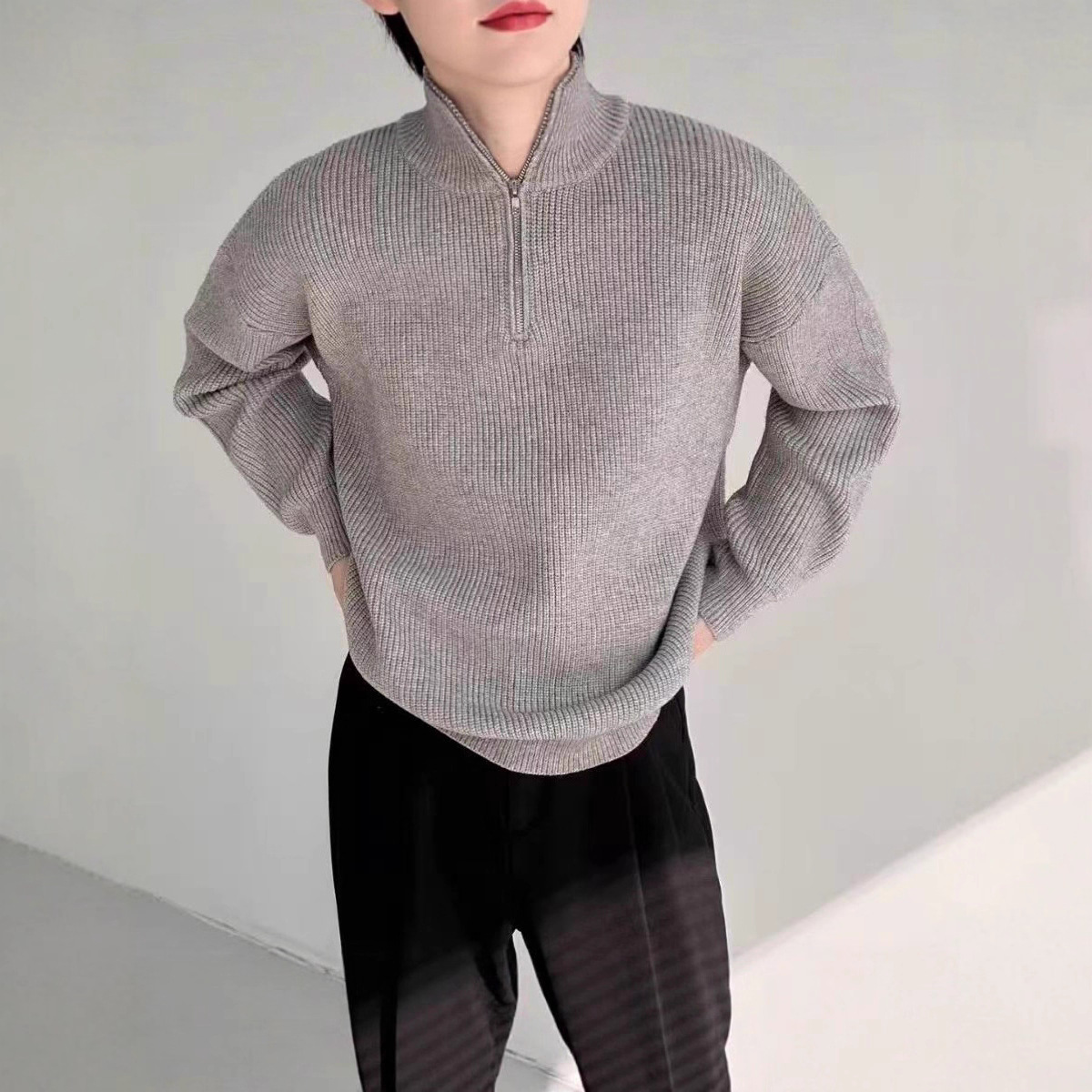 Herren-Strickpullover mit Stehkragen und Reißverschluss
