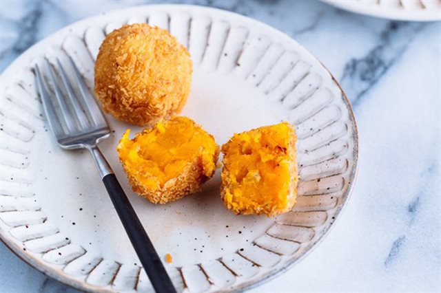 Bánh Bí Đỏ Nhân Thịt Chiên