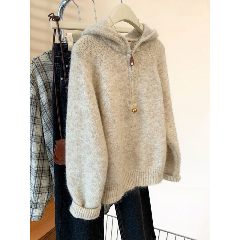 Women's knitted hoodie with half zipper