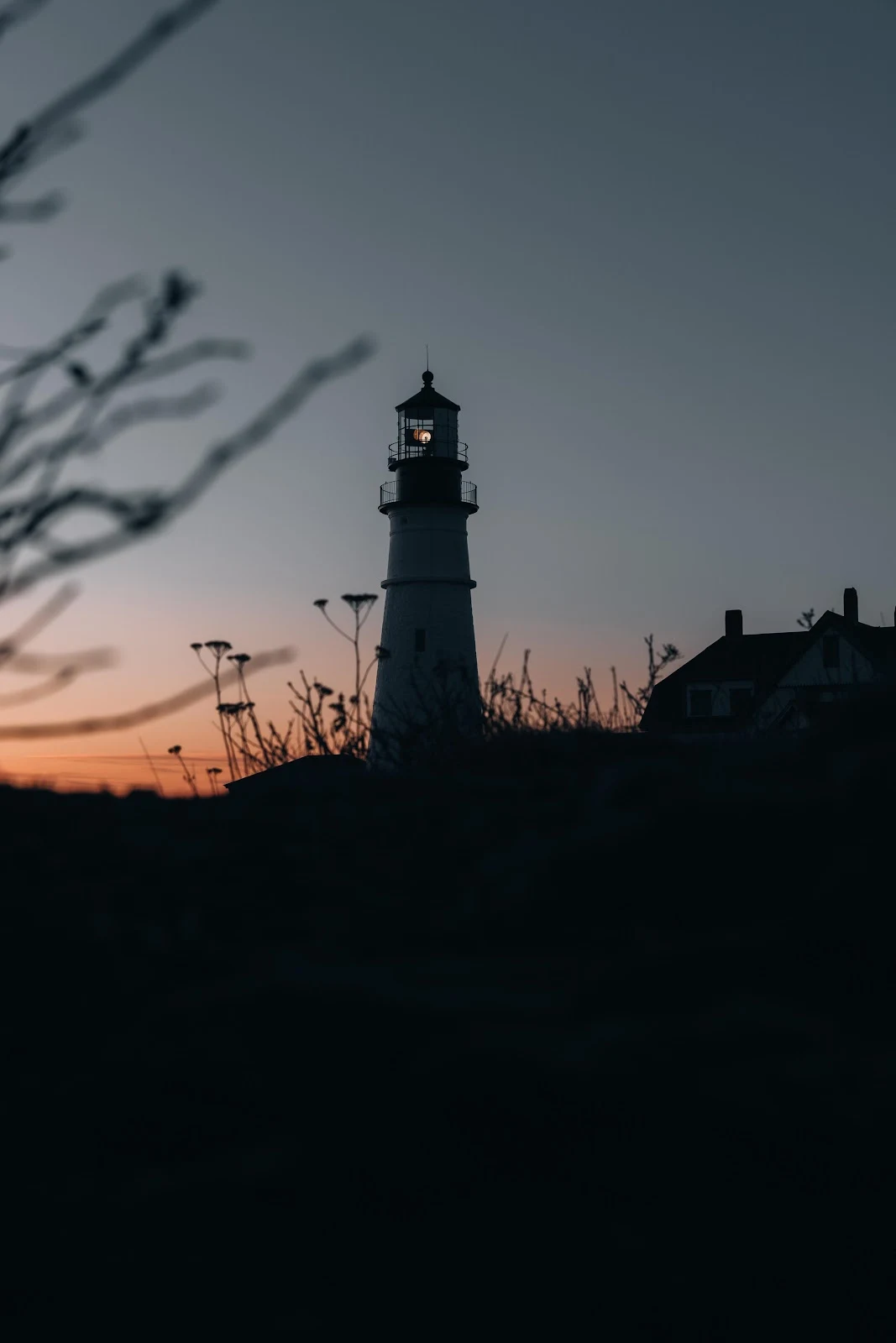 Portland Head Light At Dusk - Landscape Photography 5K iPhone Wallpaper (4070x6105)