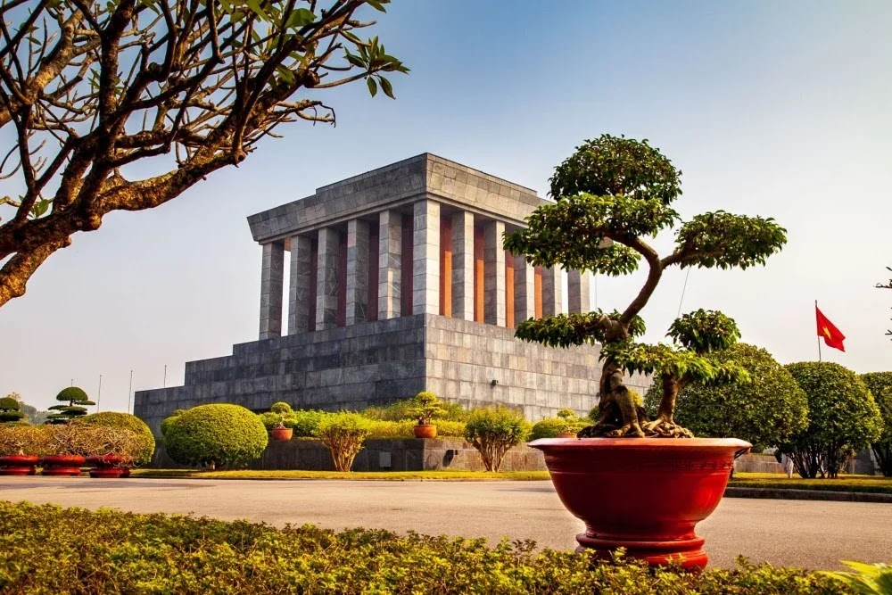 ho-chi-minh-mausoleum.webp