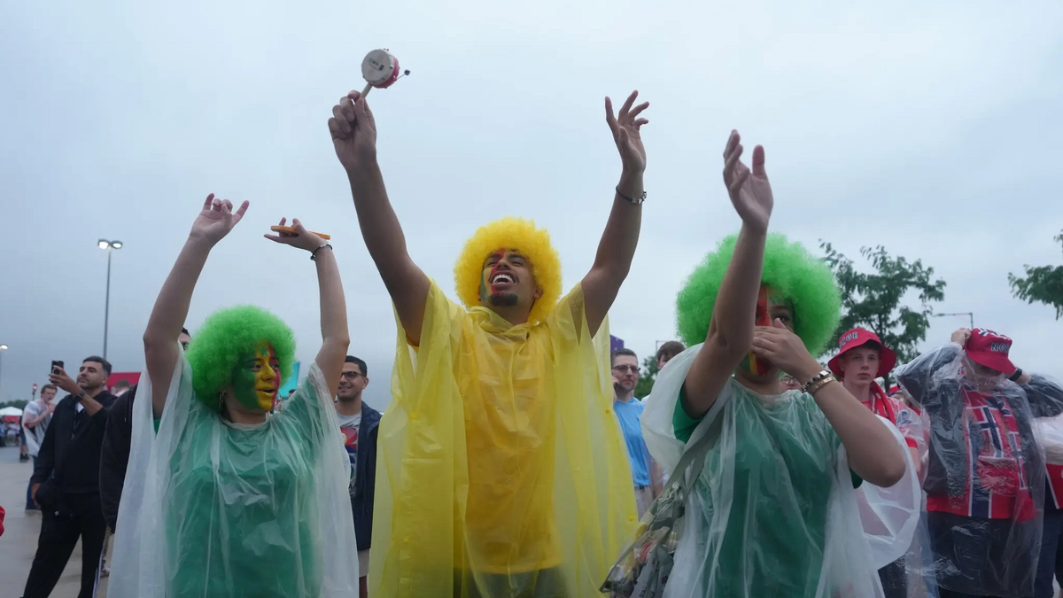 World Cup 2026: Cổ động viên đội mưa xem các trận đấu tại Philadelphia và New Jersey - Báo Quân Đội Nhân Dân
