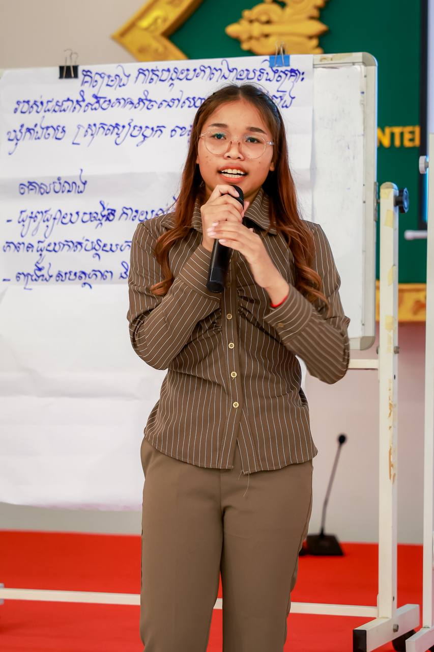 An Pheary presenting
