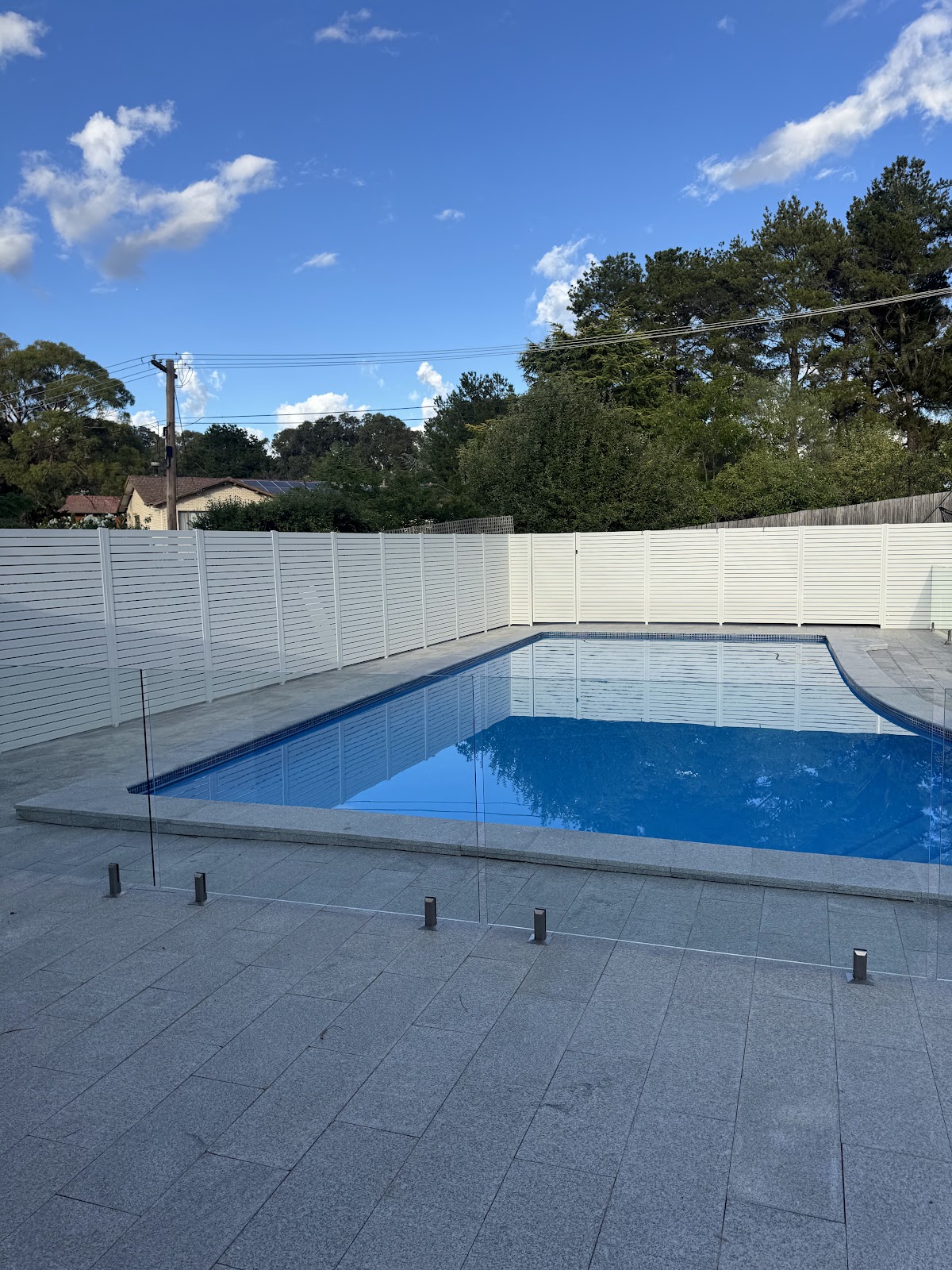 Frameless glass pool fence