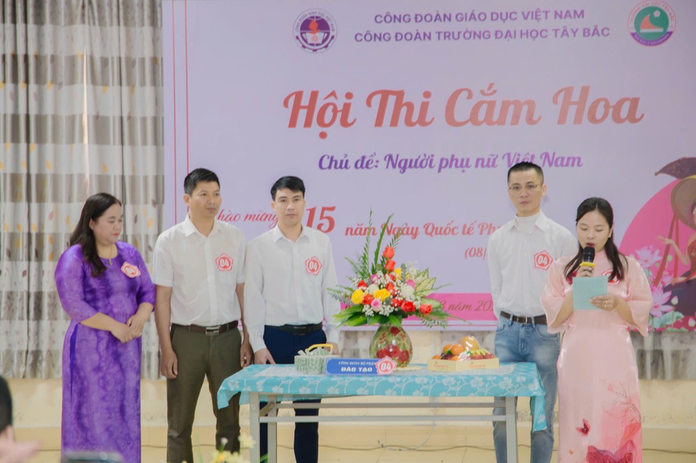 Công đoàn Trường đại Học Tây Bắc tổ chức hội thi cắm hoa chào mừng ngày Quốc tế phụ nữ 8/3