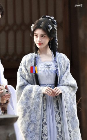 Bé Gái Mặc Rách Rưới Và Những Bí Mật Của Mẹ