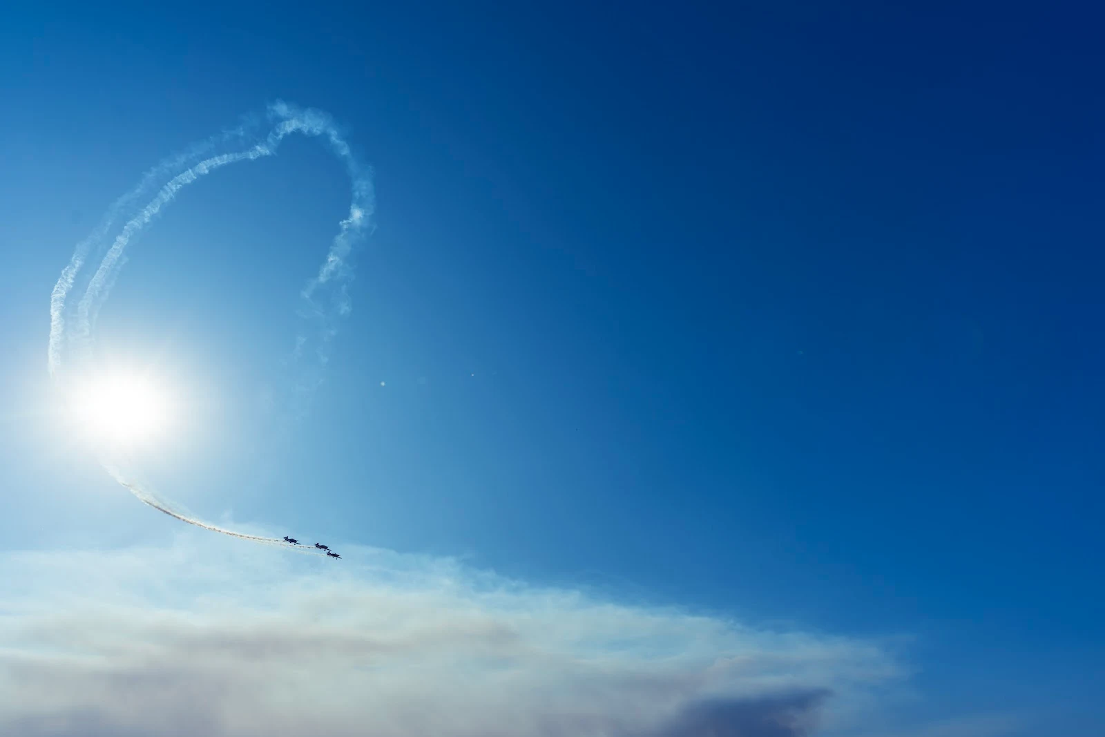 Air Show, Smoke Trail, Blue Sky, Air Plane 5K Wallpaper Background (6000x4000)