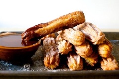 Xong rồi đấy mọi người ơi. Cùng thưởng thức thôi nào. Cách làm churros không khó chút nào phải không?