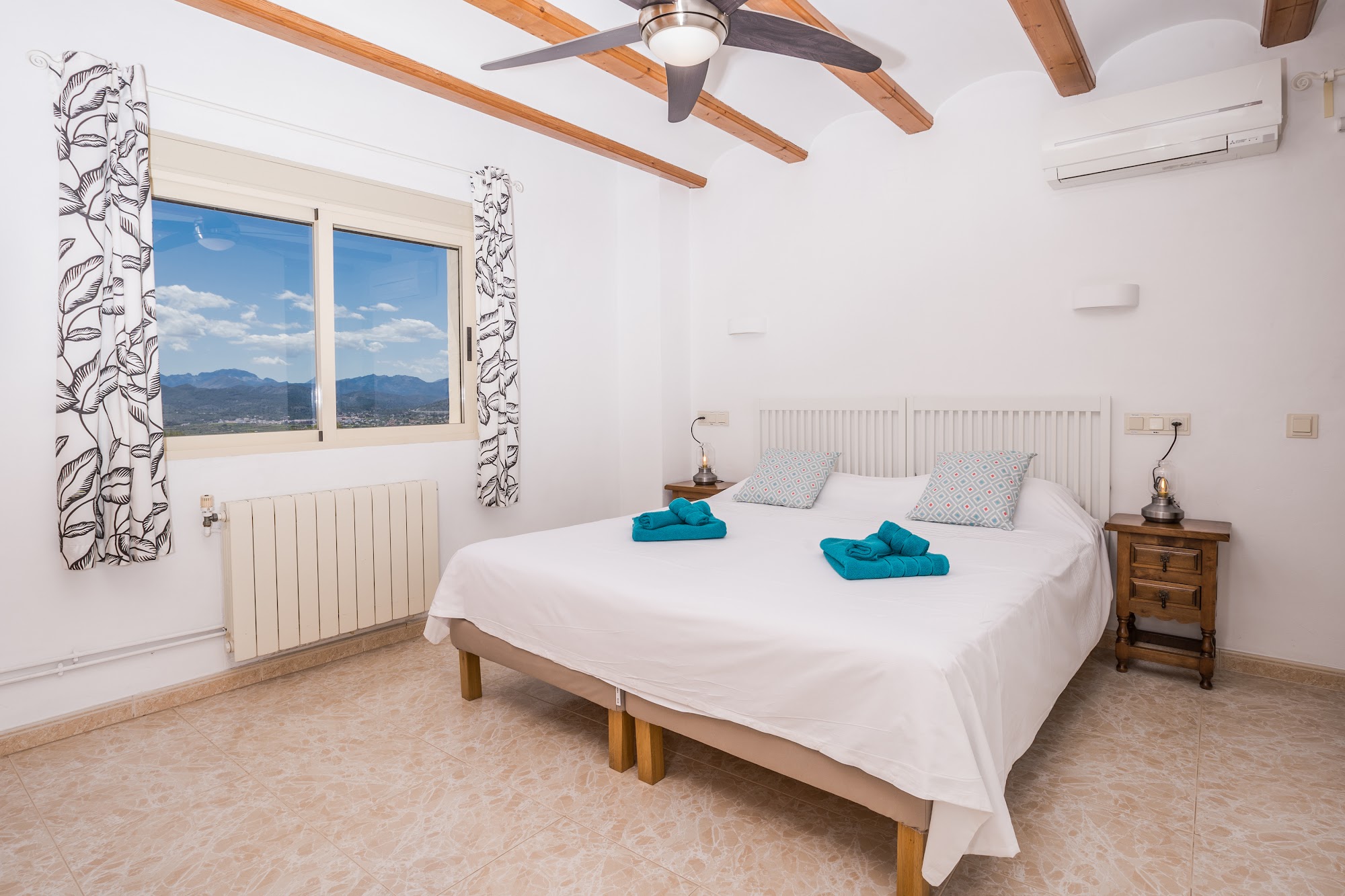 Double bedroom with ceiling fan and terrace door
