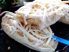 Món kem chuối mát lạnh không chỉ thơm ngon mà còn cung cấp nhiều dưỡng chất tốt cho sức khỏe nữa. Món ăn dân dã, đơn giản nhưng lại gợi nhớ về tuổi thơ.