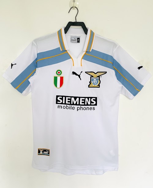 Equipación de visitante de la Lazio 2000-01.jpeg